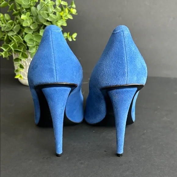Giuseppe Zanotti Royal Blue Heels with Gold Detail - Picture 4 of 16